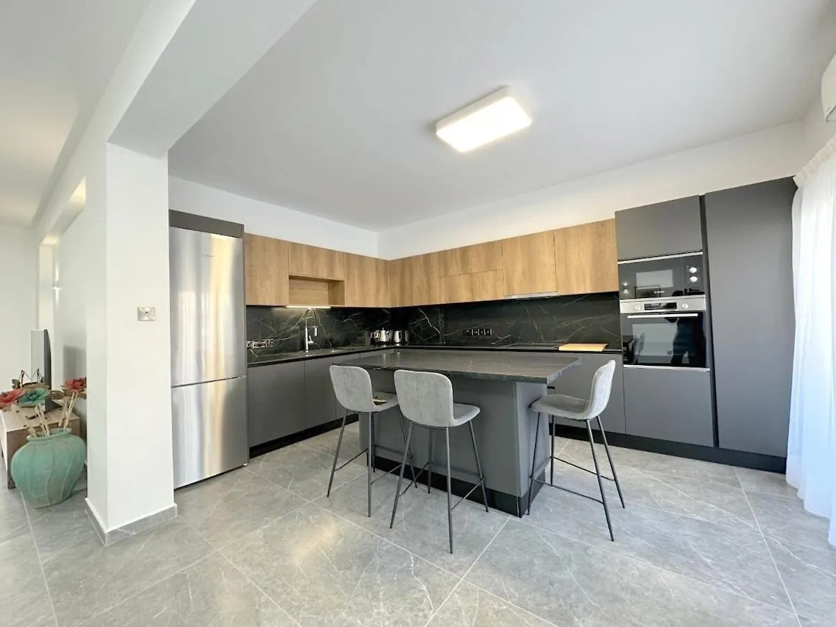 City Rendezvous 3 Bedroom Flat لارنكا قبرص